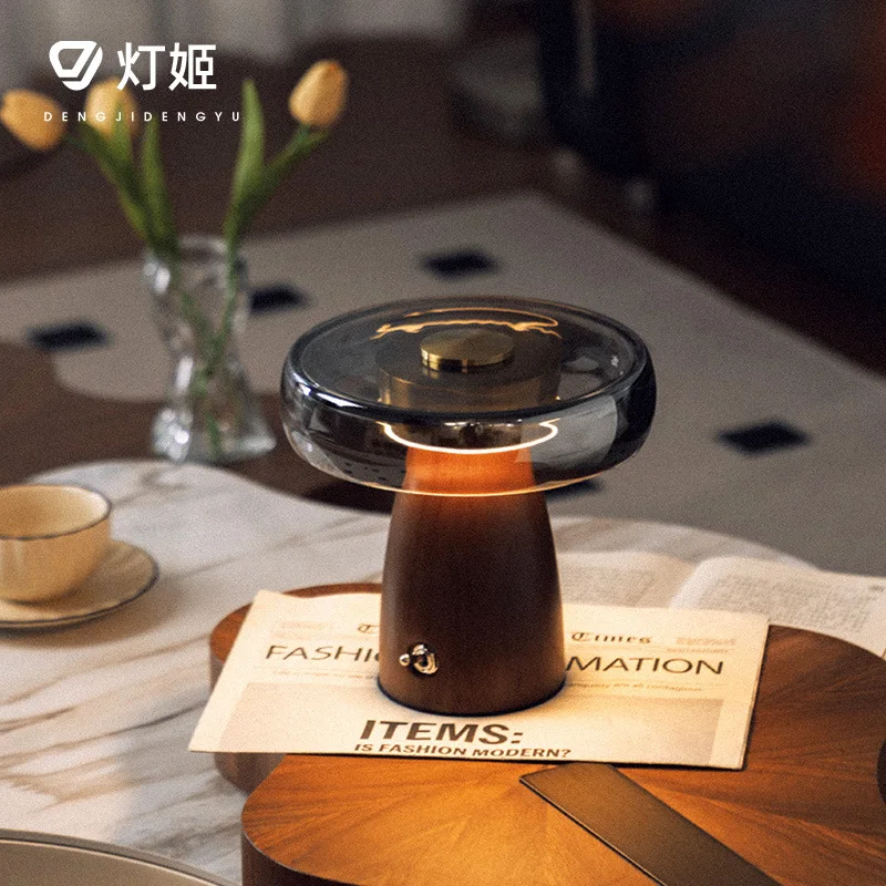 

French antique high-end desk lamp 2025 new French retro light luxury room atmosphere lamp bedroom bedside lamp