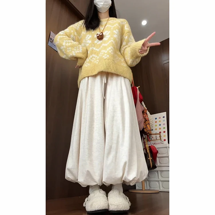 Celana Rok Wanita Korea Warna Putih Susu Lembut untuk Musim Gugur dan Musim Dingin dengan Motif Bunga Gantung