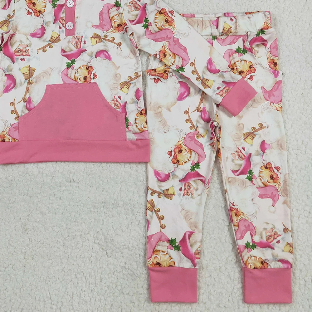 طقم ملابس بقلنسوة سانتا لعيد الميلاد الوردي للفتيات الصغيرات مع جيوب وزر وتفاصيل متطابقة للاحتفالات في العطلات