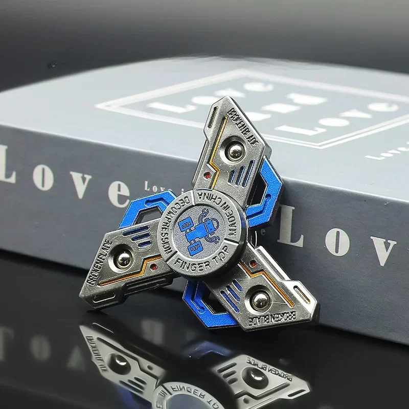 Nuevo Fidget Spinner de plástico Robot Mecha de tres hojas que transforma el Spinner de mano para adultos juguetes antiestrés al por mayor