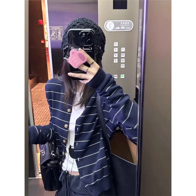Cardigan lavorato a maglia a righe blu navy da donna inizio autunno nuova giacca maglione coreana alla moda e versatile
