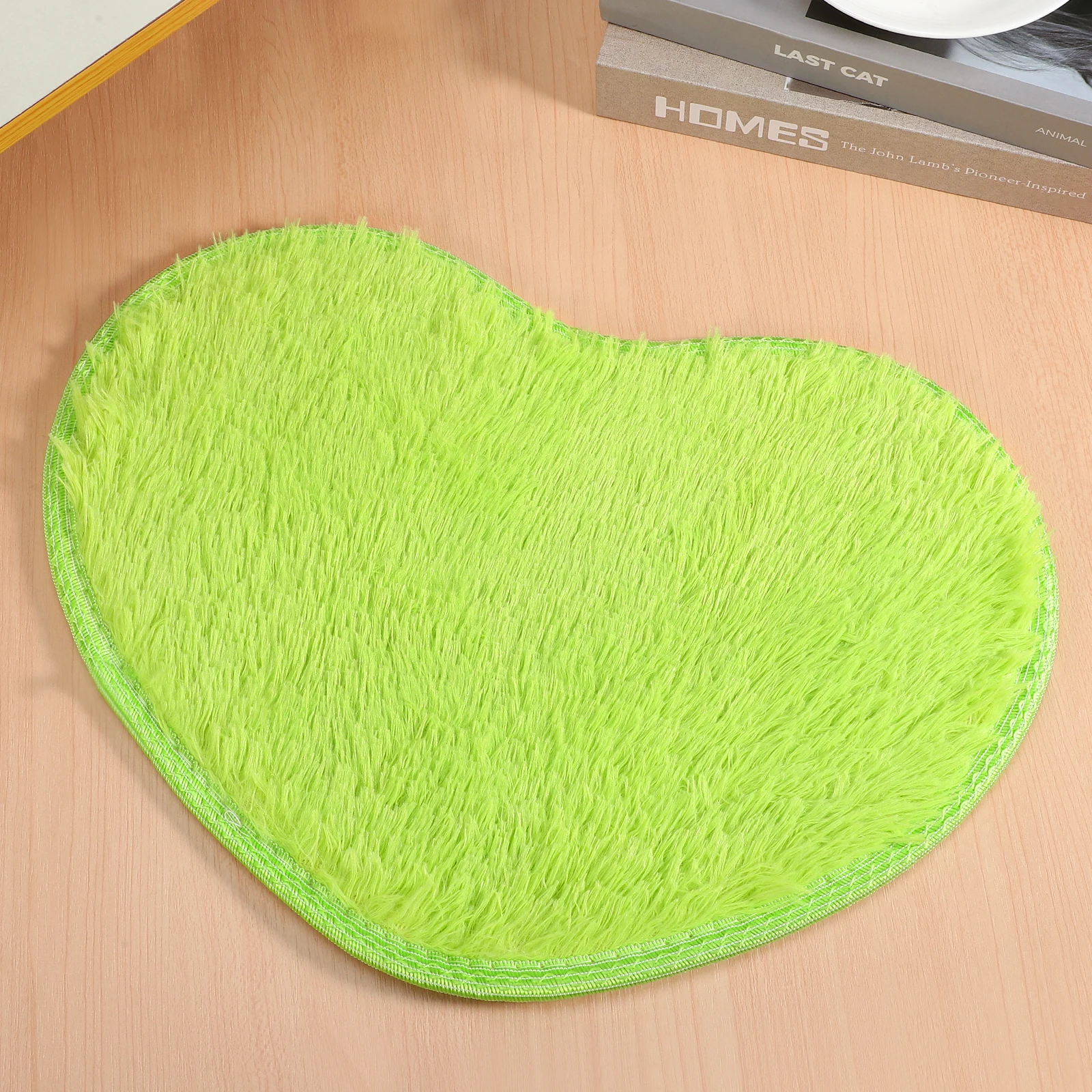 

Heart Shaped Floor Mat 30x40cm Super Soft Polyester Area Rug for Bedroom Decor Cozy Home Carpet Floor Mat Green