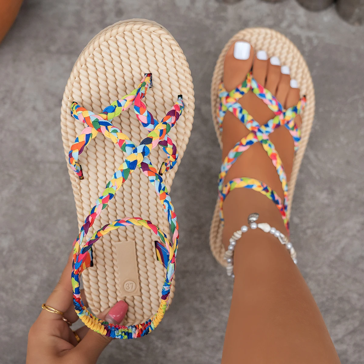 Women Flat Sandals Fashionable Lightweight Sandals Large Size Beach Shoes for Women Summer New Round Head Comfortable Shoes
