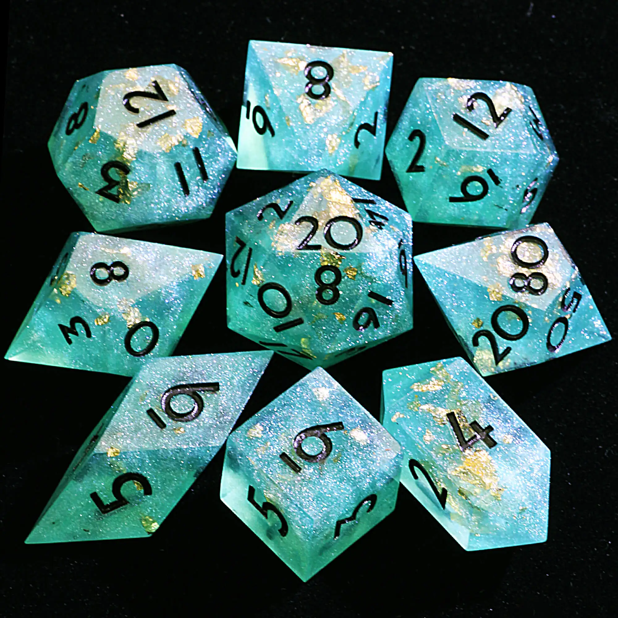 

Набор из 9 многогранных полимерных кубиков для DnD: Нефритовый Золотой Пыль (или Нефритовый Золотой Порошок)