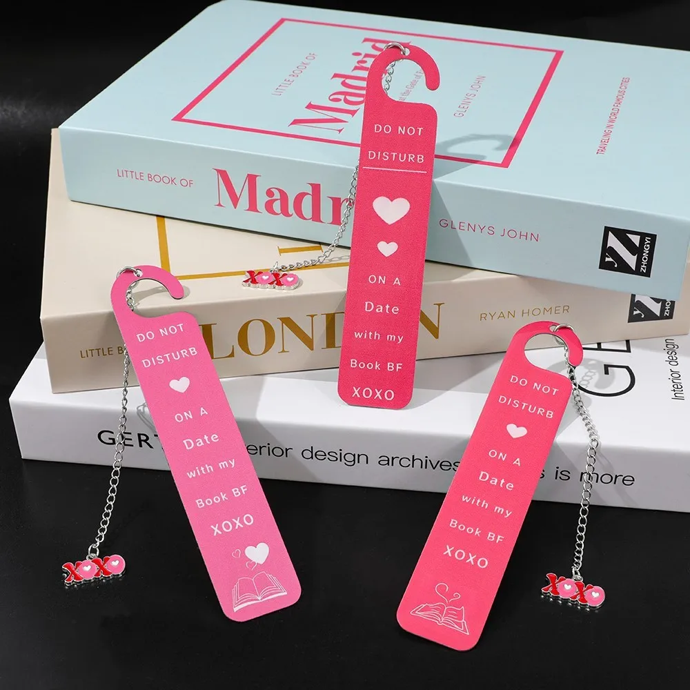 لطيف الوردي BF المرجعية XOXO القلب قلادة رومانسية حامل الصفحة المعدنية Bookish هدية لها عيد الحب قراءة الكتب Accessori #3
