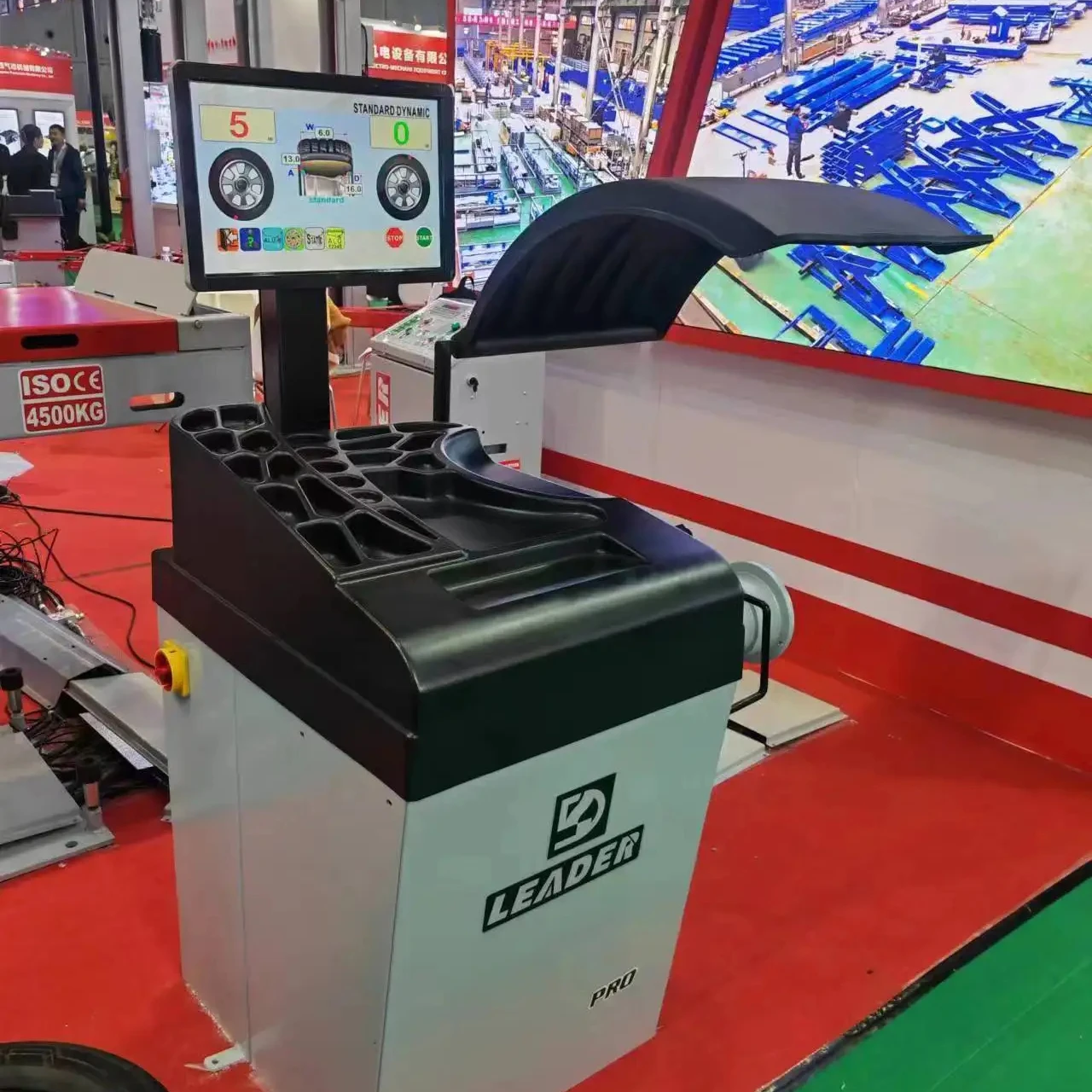 Hot Sale  Automatic Operator Workshop Car Wheel Balance Machine 0.25kW Motor 12-24" Rim Diameter 190kg