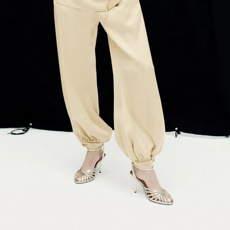 مثير الذهب الجوف ضيق الفرقة عالية الكعب صندل المرأة موضة الكاحل حزام مشبك كعب رقيق مصمم حذاء أنيق فستان العشاء حذاء