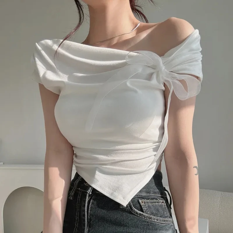2026 sommer Koreanischen Stil Temperament Süße Tees Frauen Sexy Bogen Spitze Up Crop Top Unregelmäßigen Off Schulter Kurzarm T-shirts