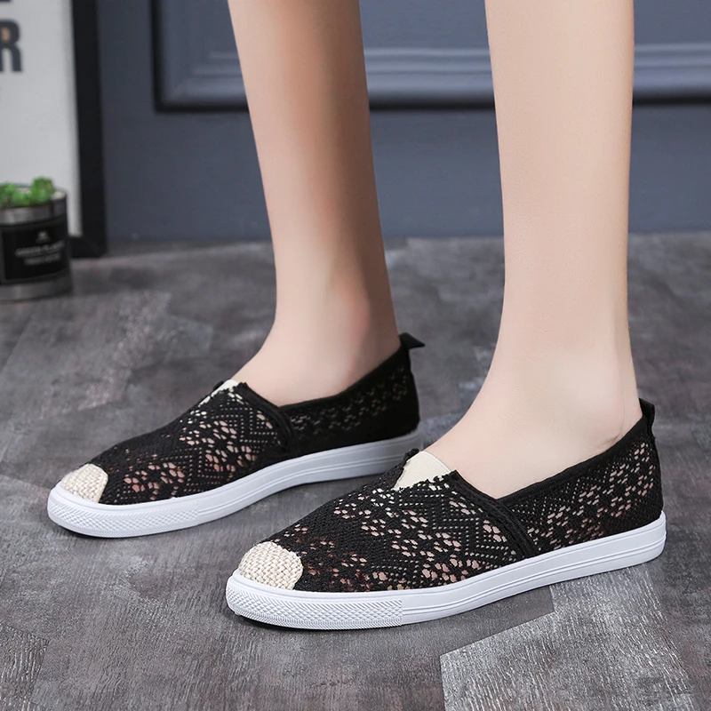 Flat Shoes 2022 New Summer Breathable Hollow Mesh Soft Sole Casual Loafers Shoes for Woman Comfortable Lightweight Slip-on Shoes