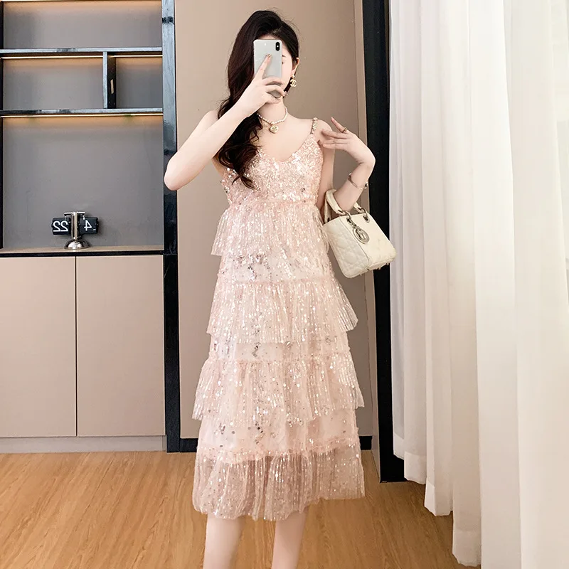 Vestido E e Luxuoso Estilo Princesa com Ombros à Mostra, Com Detalhes em Pedraria, Saia em Camadas, Decote em V, Manga...