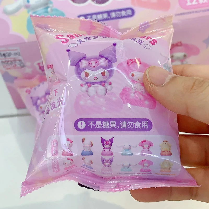 

Персонажи Sanrio, милые бобы, кавайная слепая сумка, Pochacco, Hello Kitty Kuromi, аниме-фигурка, коллекционный орнамент, детский подарок на день рождения