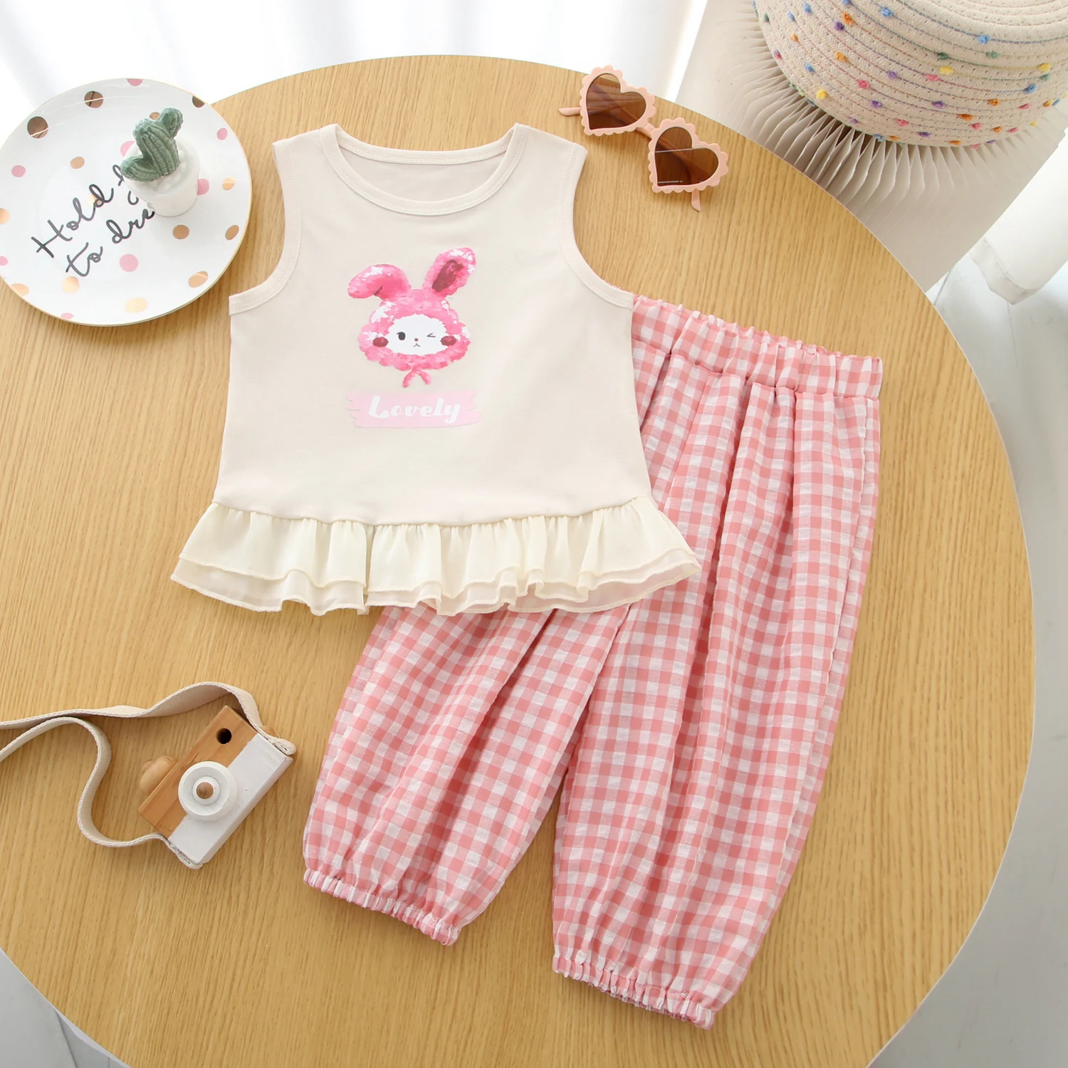 Kinderkleidung Set mit Hasen-Print Tanktop + Karierte Cropped Hose Mädchen Freizeitanzug