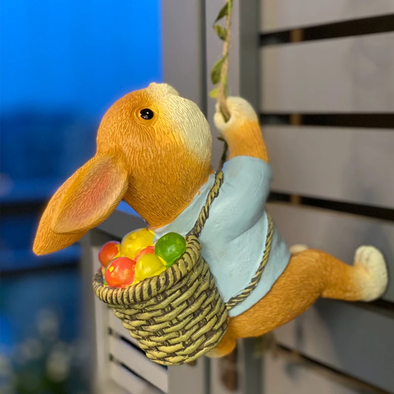 

Садовая статуэтка кролика, маленькая декоративная фигурка, лазающий кролик; украшение для сада, газона и балконной стены
