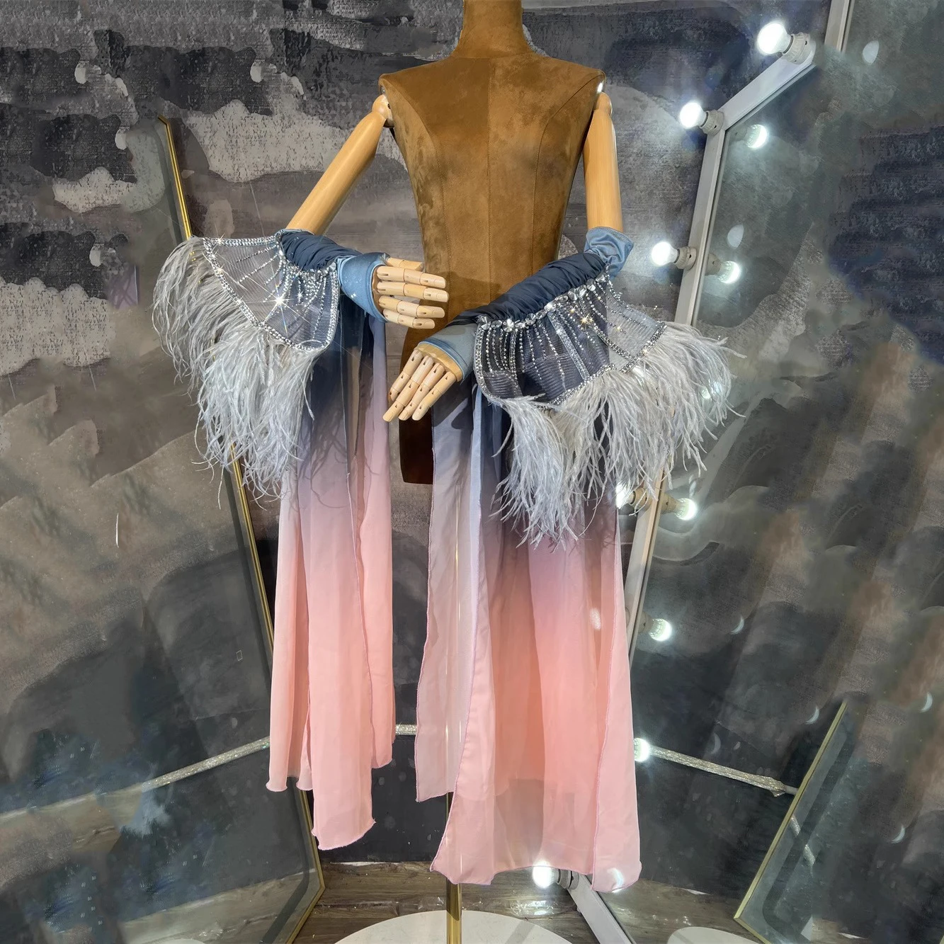 

Modern Dance Gradient Color with Ostrich Hair Hand Drifting Sleeves, National Standard Dance Arm Decoration