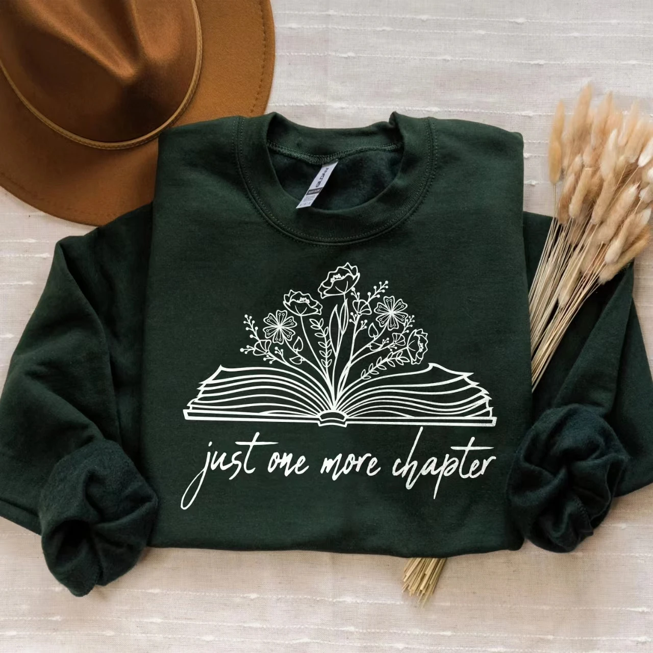 

Just One More Chapter Slogan Women Sweatshirt Simple Flowers and Book Print Female Clothes New Trend Librarian Lover Girl Tee