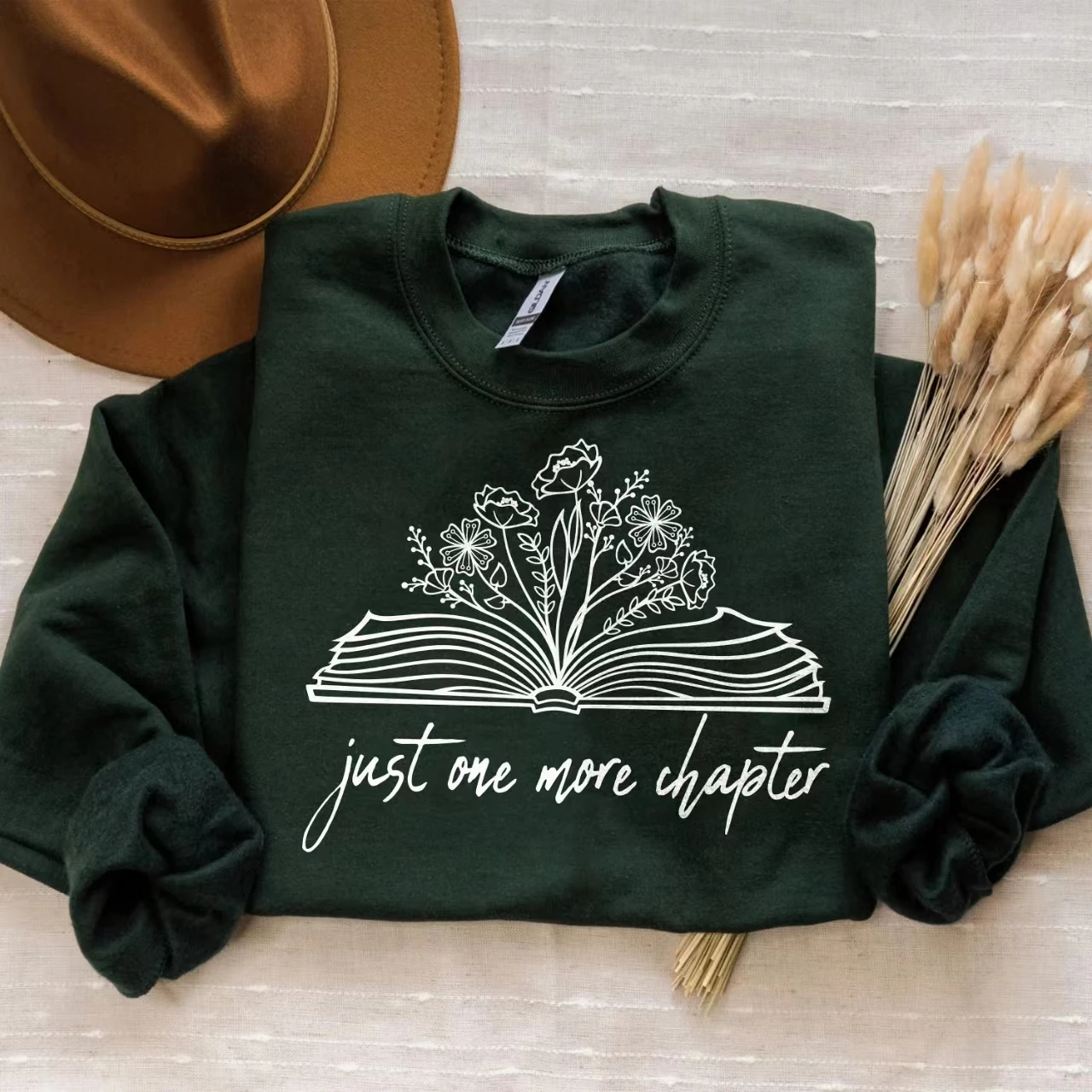 Just One More Chapter Slogan Women Sweatshirt Simple Flowers and Book Print Female Clothes New Trend Librarian Lover Girl Tee