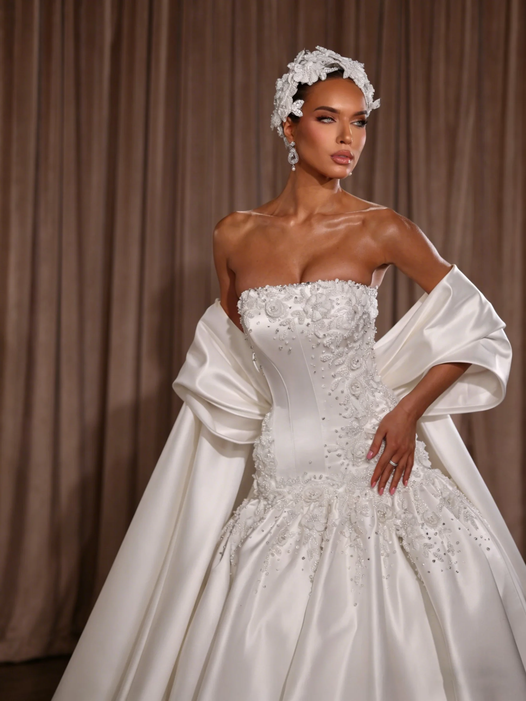 Luxury Mermaid Wedding Dresses Beads Long Sleeves Appliques Lace Bridal Gowns Sweep Train Lace-Up Back Customized Robe De Mariée