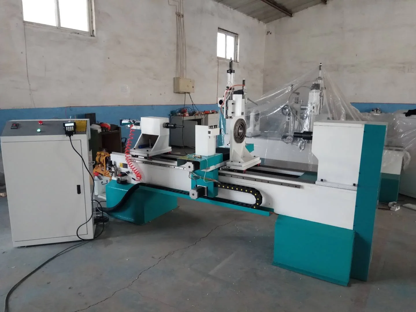 2025 newAutomatic مزدوج المحور باستخدام الحاسب الآلي النجارة آلة النجارة أداة درج العمود مسند الذراع مكتب معالجة الخشب الصلب وكرسي