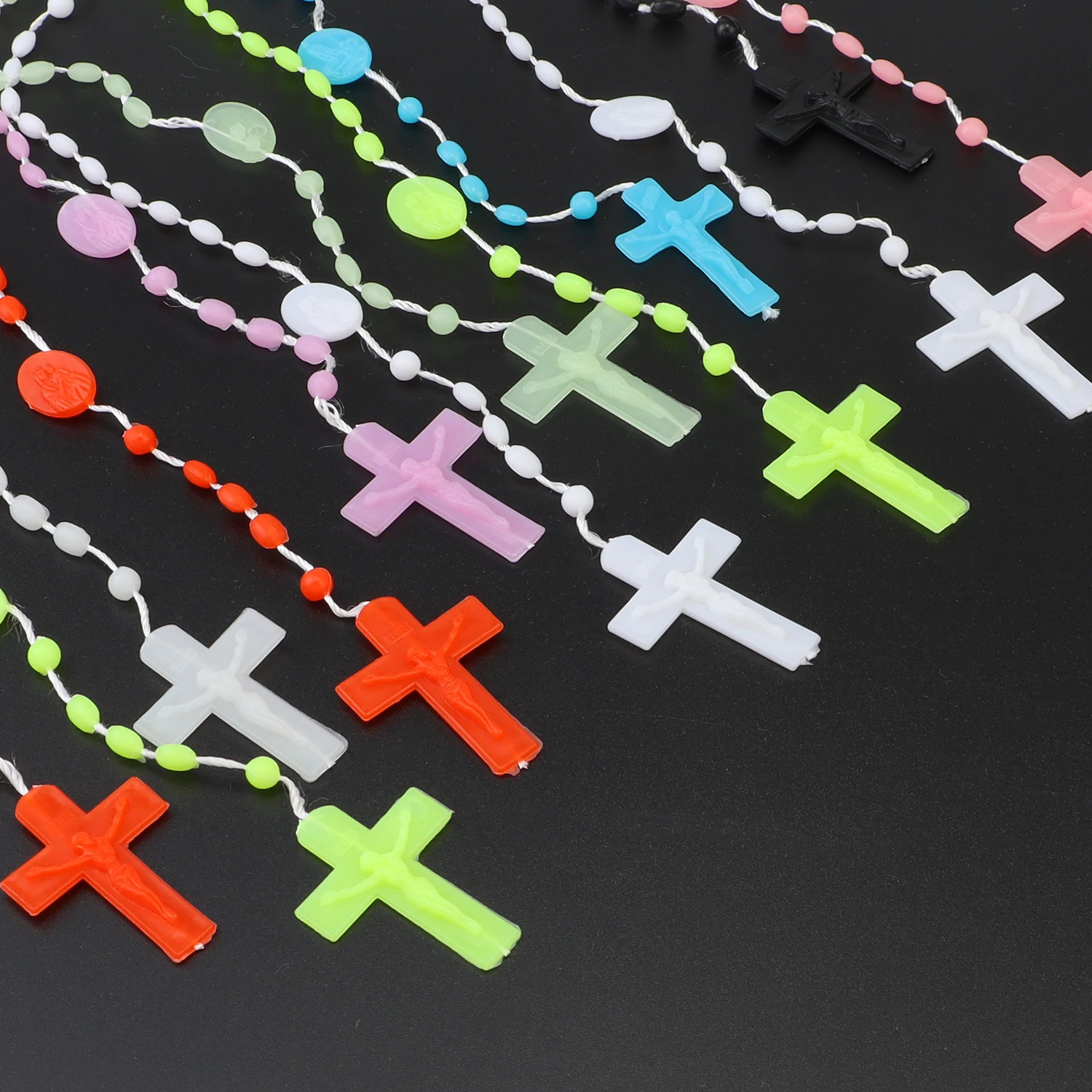 12 PCS/Lot Factory Wholesale Multi-color Rosary Prayer Beads Classic Old Plastic Cross Pendant Necklaces Catholic Prayer Jewelry