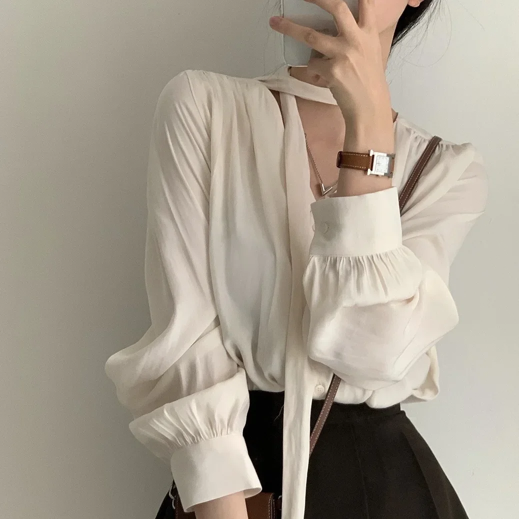 

25 early spring new French temperament V-neck single-breasted streamer design long-sleeved shirt women's top