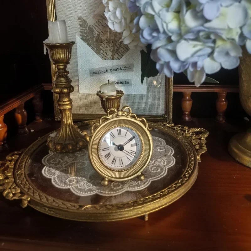 New Luxury Silent Table Clock Bowknot Shaped Desk Clocks Roman Numeral Dial Metal Pointer European Retro Elegance Style Hom