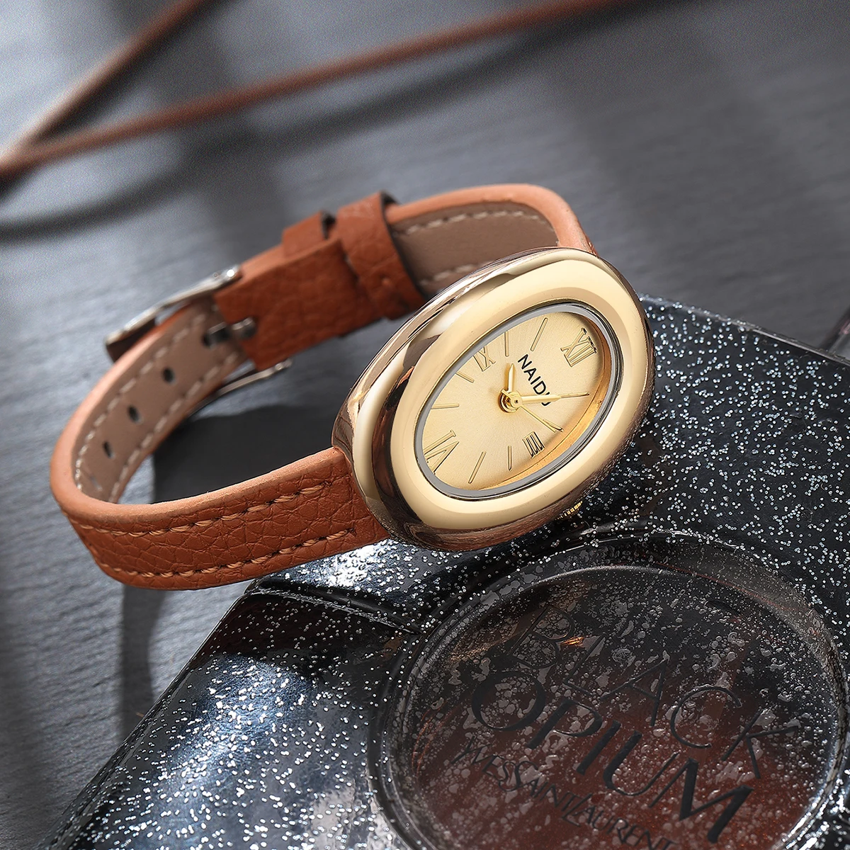 Artistic Retro Leather Strap Watch