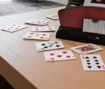 robot-de-casino-automatique-a-chaud-pour-melanger-les-cartes-de-poker-machine-de-melange-de-cartes-pour-jeux-de-casino-fonctionnant-sur-batterie-avancee
