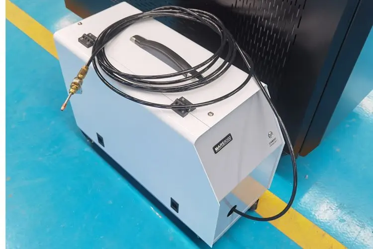 Three In One Fiber Laser Welding Machinery CNC Cutting Metal Rust Removal Fiber Laser Cleaning Machine 3 in 1 AKQH-1000