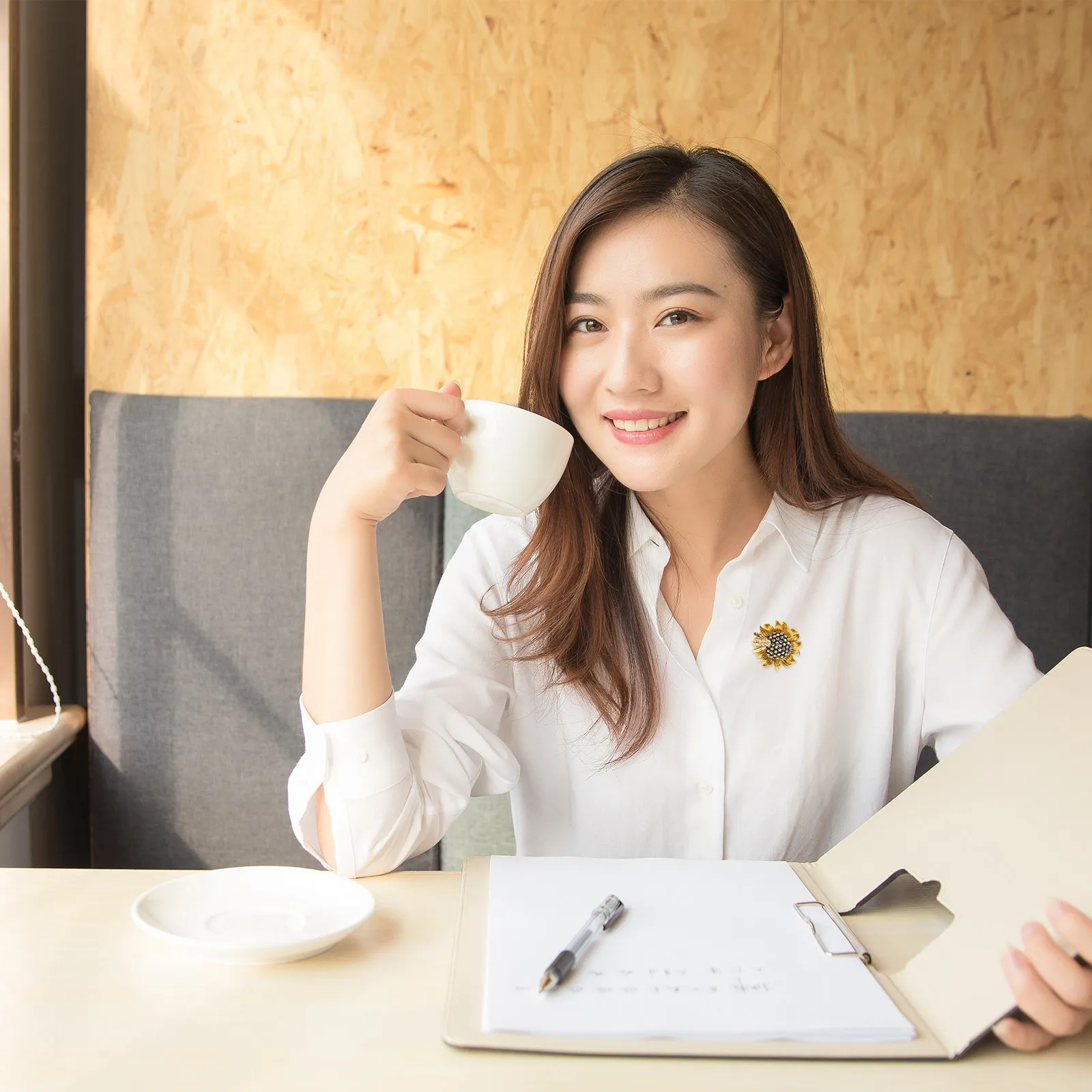 

Sunflower Brooch Rhinestone Pin Bling Sparkly Women Costume Accessory Party Celebration Gift Jewelry for Women