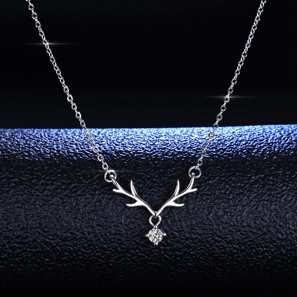 

18K Gold Pendant Moissanite Necklace Women's D Color VVS1 Diamond Is With You Antlers Ins Pendant