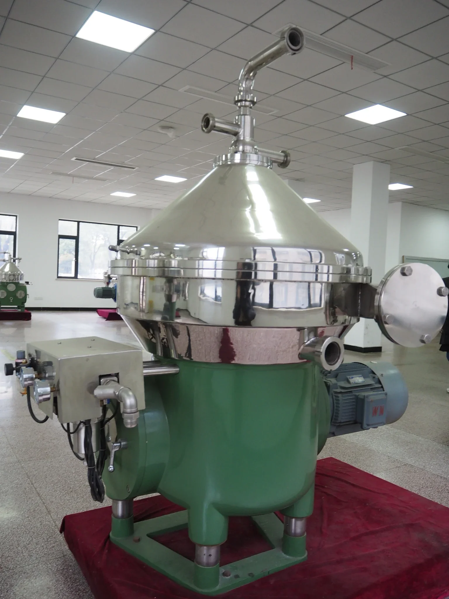 disc stack centrifuge liquid separation by disc bowl centrifuge
