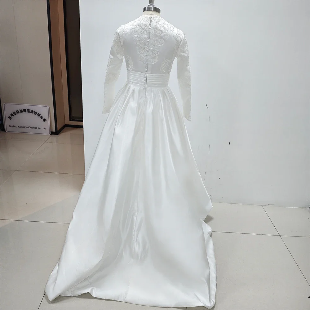 Abito da sposa bianco musulmano di lusso Dubai Elegante scollo a O con applicazioni a maniche lunghe fino al pavimento Abiti da sposa Abito per occasioni formali