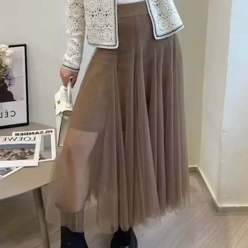 High quality knitted skirt decorated with tulle