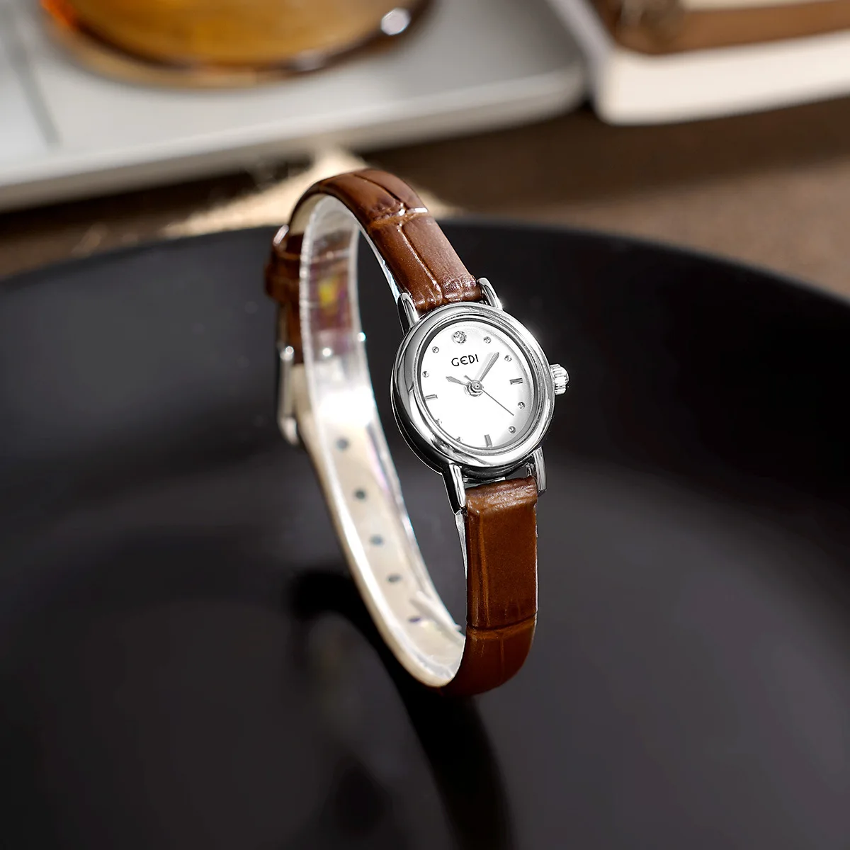 UTHAI 13103 CQ493 Light Luxury Exquisite Women's Watch Oval Student Style High Aesthetic Retro Belt Quartz Watch Clock Gift