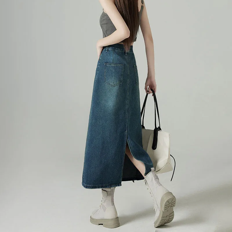 

Новая весенне-осенняя юбка средней длины с высокой талией и эффектом стройности. Универсальная свободная джинсовая юбка с разрезом.