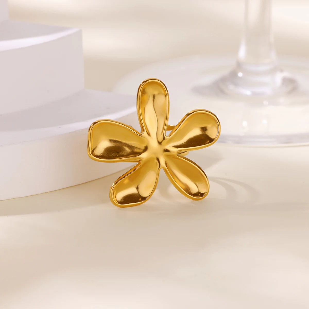 الفولاذ المقاوم للصدأ زهرة خواتم للنساء الفتيات 18K مطلية بالذهب زهرة حلقة مفتوحة 2025 العصرية الجديدة مجوهرات مقاومة للماء هدايا الزفاف