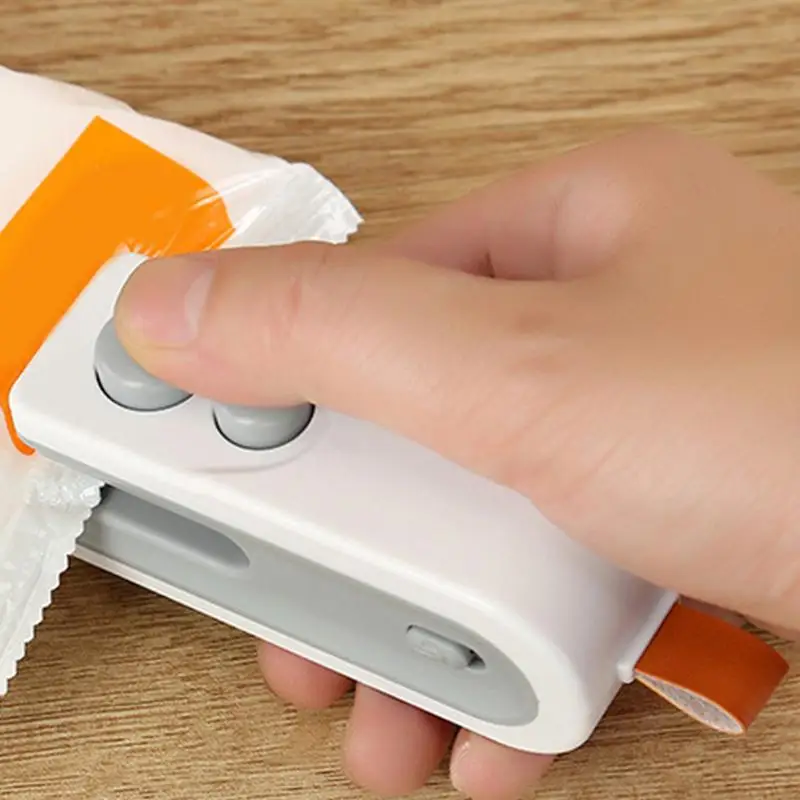 Food Bag Sealing Machine Bag Packaging Air Sealing Machine 2-in-1 Portable Bag Packaging Machine Handheld Machine Type C