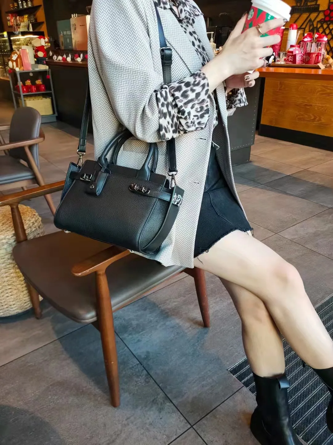 2024 New Genuine leather long line hand Women bag wings bag borsa a tracolla singola fashion color contrast trend