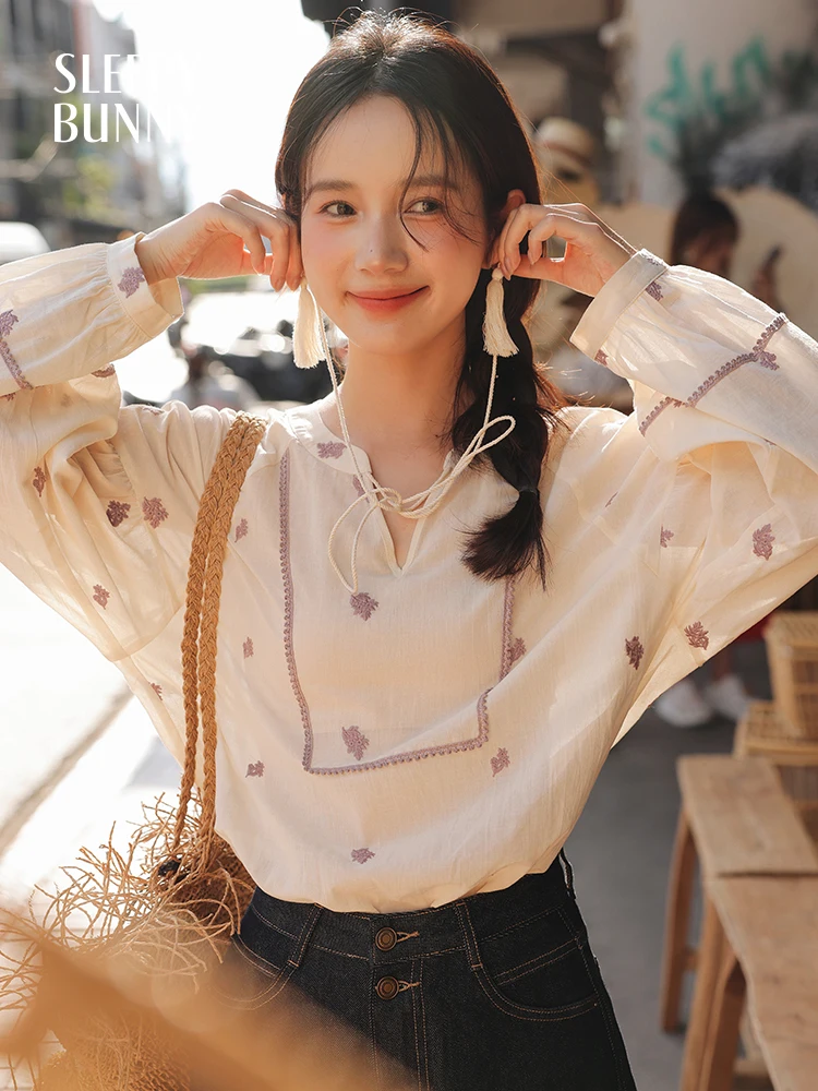 

Embroidered V-Neck Blouse Women Summer Ethnic Style Loose Fit Lantern Sleeve Shirt Sweet Casual Tunic Top Contrast Stitching