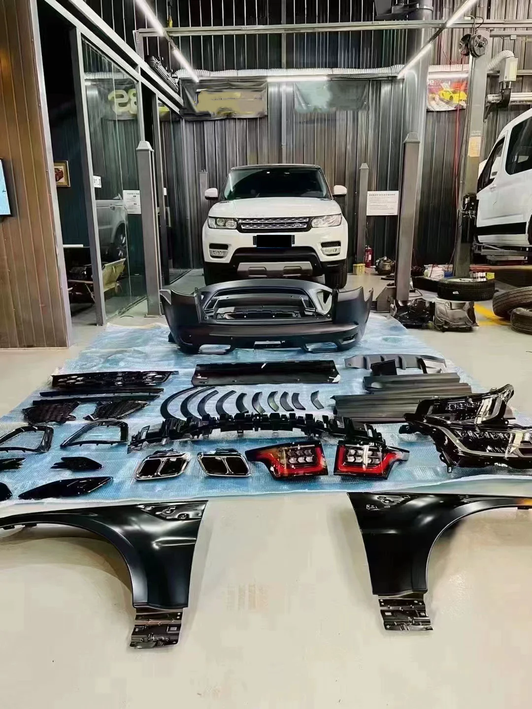 Body Kit For Range Rover Sport 2014-2017 Modified New Style Front Rear Bumper Assembly Wheel Arch Grille Fender Surround