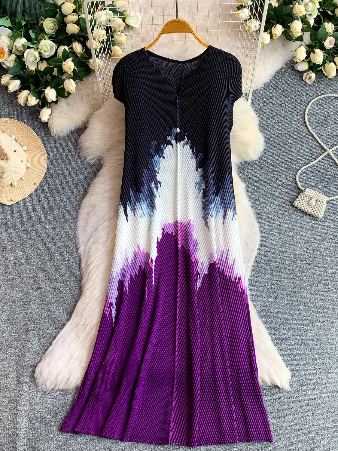 Retro Elastic Corn Grain Folded round Neck Long Dress Women's Luxury Gradient Anti-aging High Waist A-line Skirt Commute Style