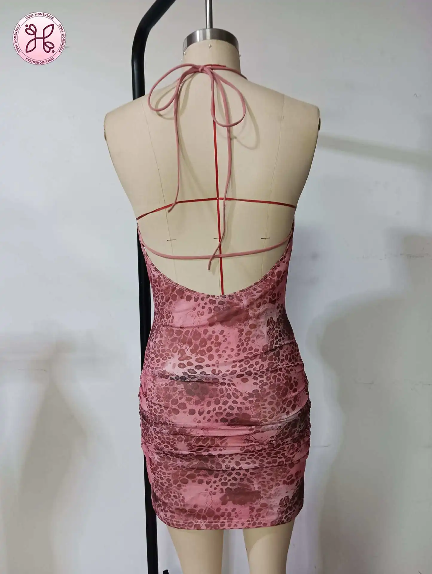 فستان شبكي شفاف مثير - فتحة عنق عميقة بدون ظهر قصير (زي ضيق ليلي للنساء)