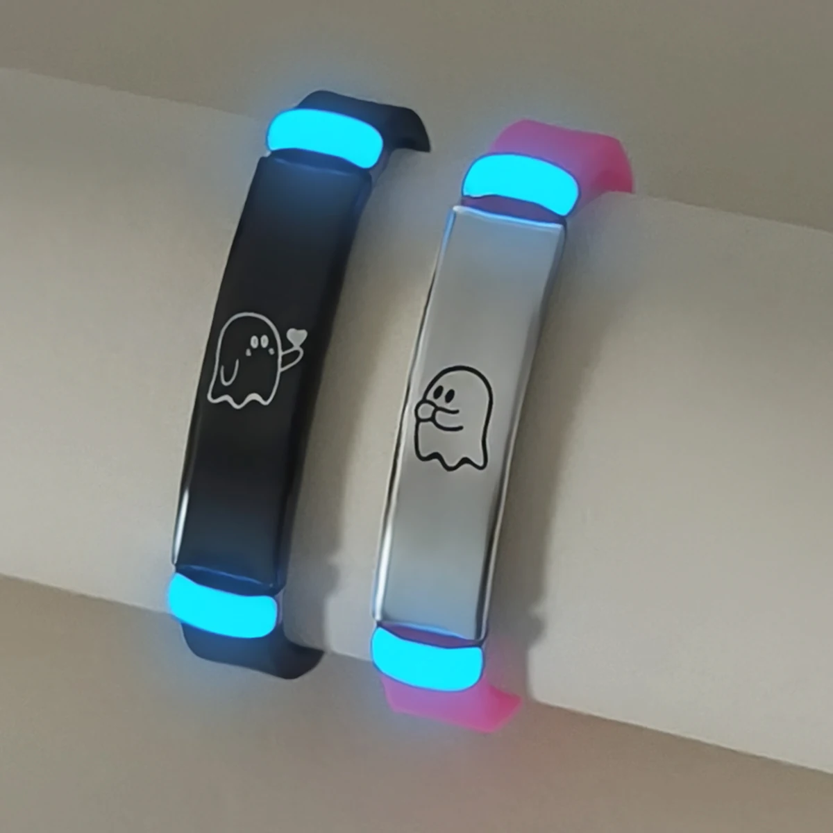 مجموعة مكونة من قطعتين من إكسسوارات متوهجة قزم الحب على شكل قلب أساور للأزواج مجوهرات اعتراف للزوجين على الموضة