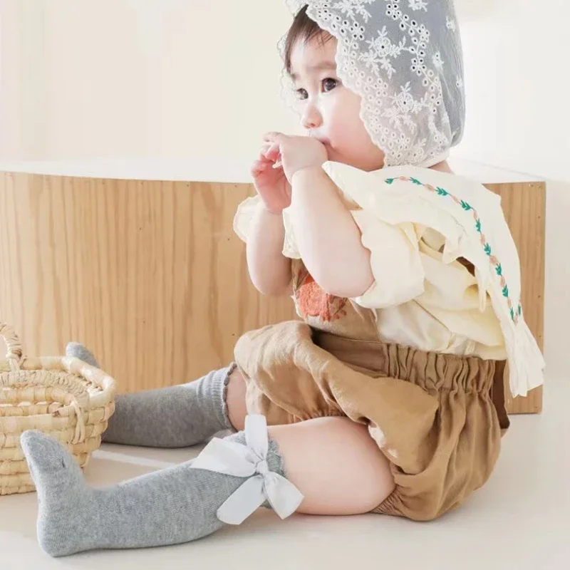 Frühling Herbst Kinder Baby Mädchen Jungen Baumwolle Knie Hohe Socken Großen Bogen Hause Sport Lange Socken Kinder Kleinkind Boden Strümpfe