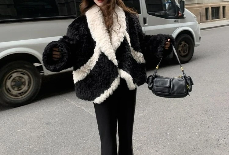 Manteau court épais en fourrure écologique pour femme, col en v, couleur bloquant, pour l'hiver