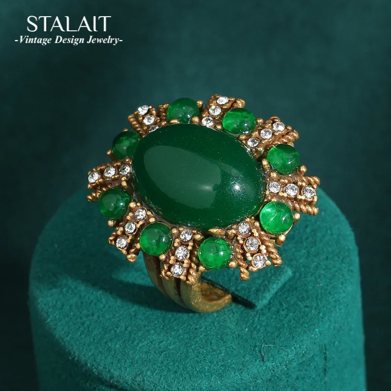 

Vintage Emerald Green Natural Stone Egg Shape Rings Antique Jewelry for Women with Rhinestones Party Luxury Gold Color Retro