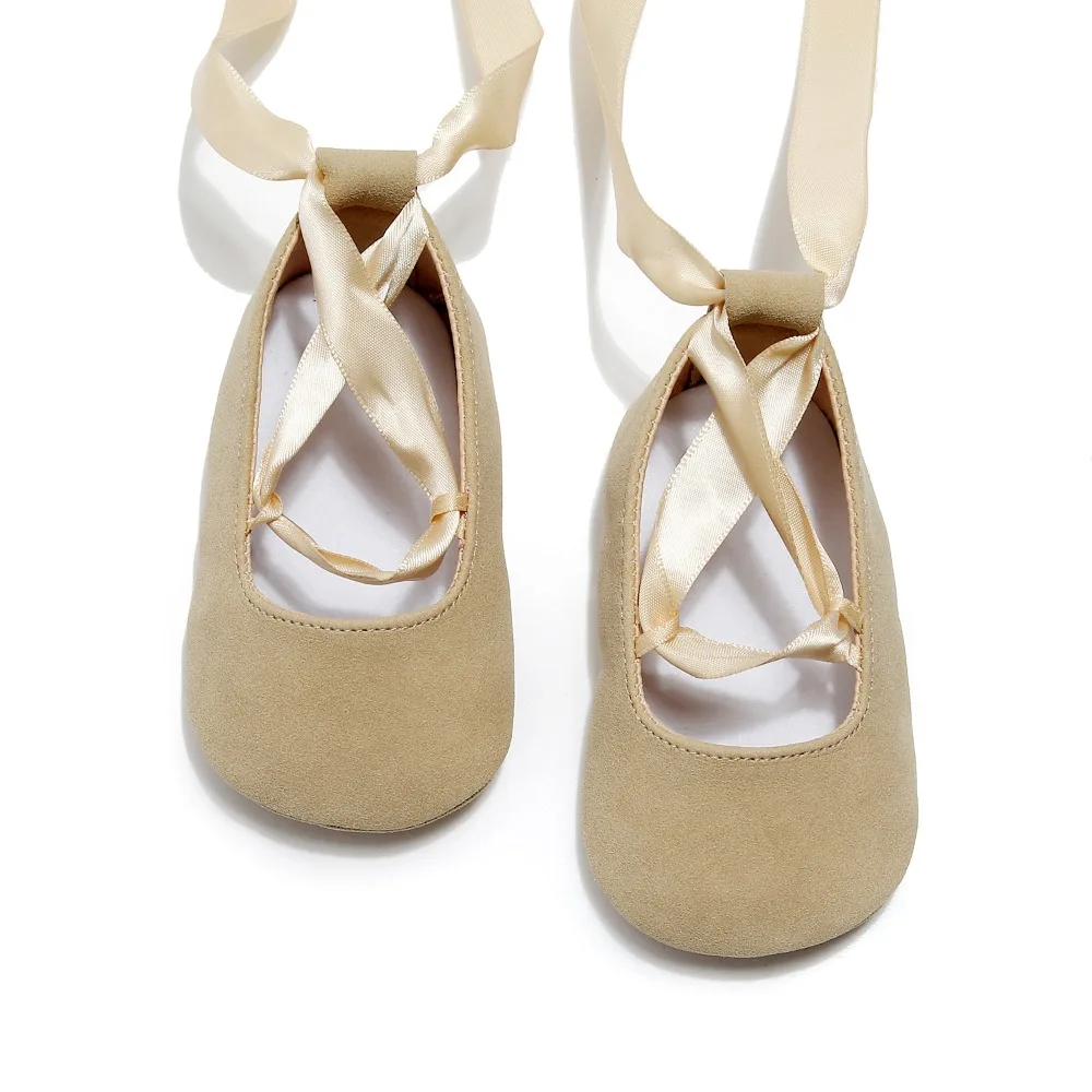 

Модные детские туфли из искусственной кожи для девочек, мокасины с мягкой подошвой и перекрестными лентами, однотонные туфли для малышей, обувь для первых шагов