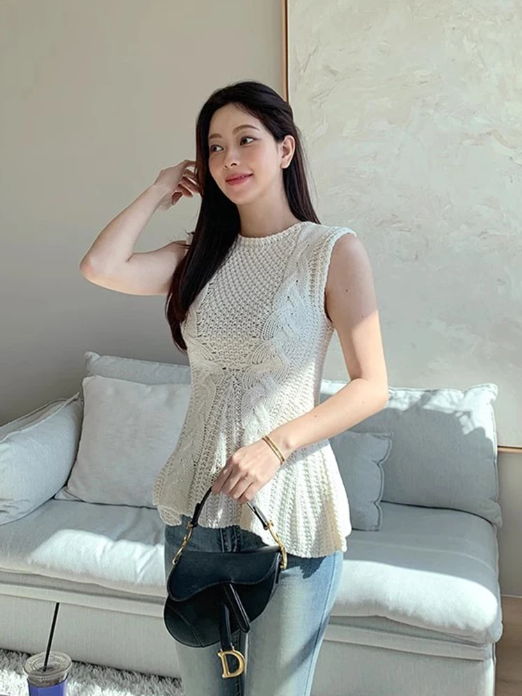 

Gagarich Hollow Out Fried Dough Twists Knitted Vest Women Summer New French Design Sense Slim Slim Ruffle Top