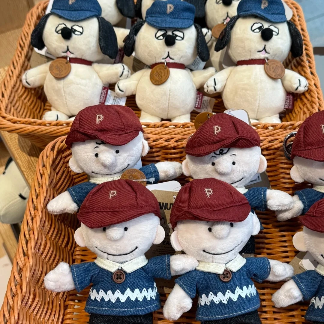 

Коллекционная серия Peanuts Snoopy Denim: Милая подвеска-фигурка, аниме-мерч, модное украшение для рабочего стола, игрушка-сюрприз, подарок