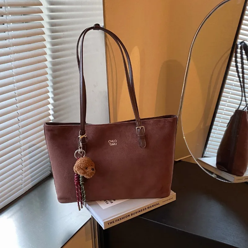 Borsa grande retrò autunno/inverno per donna Borsa a tracolla versatile di nuova moda Borsa tote per pendolari opaca di grande capacità Un Sac Épaule